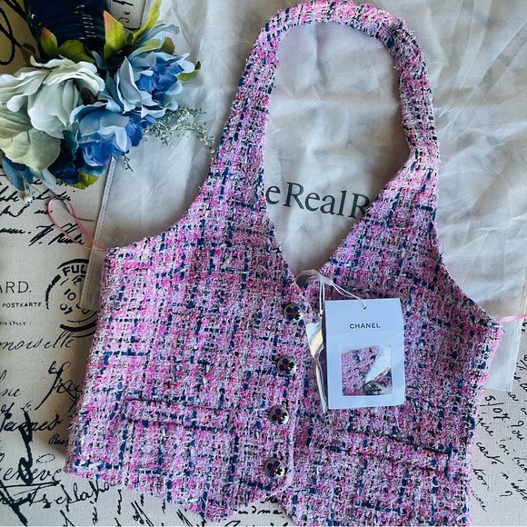 Chanel Pink Tweed Halter Vest Crop Top with Silk Lining & Deco Buttons / FR 38 - Picture 5 of 16